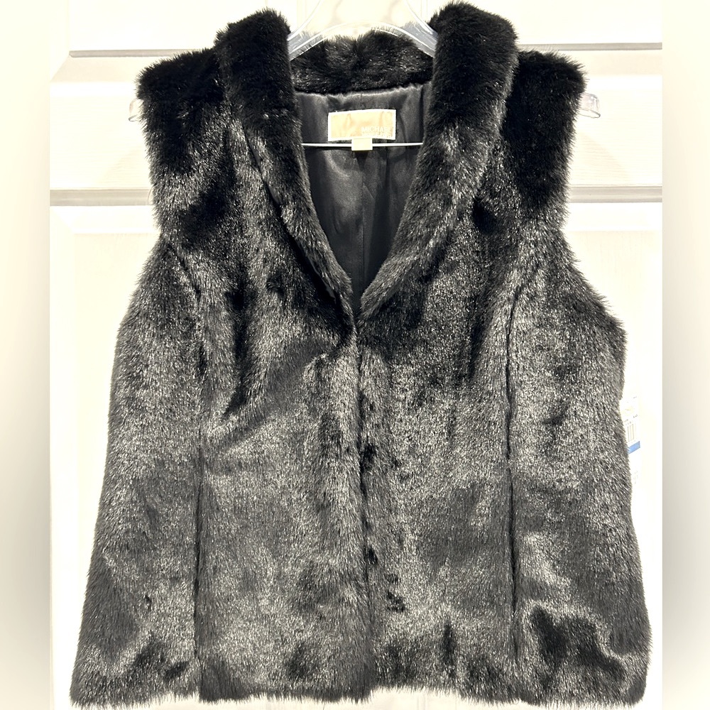 MICHAEL Michael Kors black faux fur vest NWT mob wife style beautiful condition
